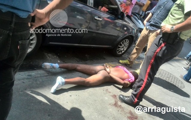 Linchan a dos sujetos en Chacao a plena luz del día (+Fotos +Vídeo)