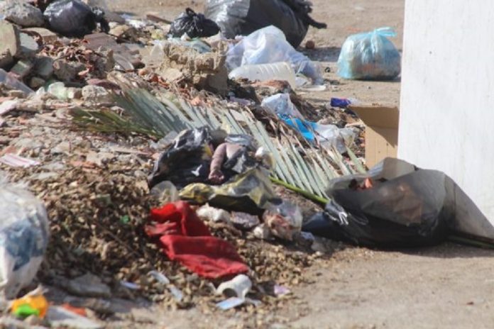 8 Bebé recién nacido fue hallado en un basurero en Vargas