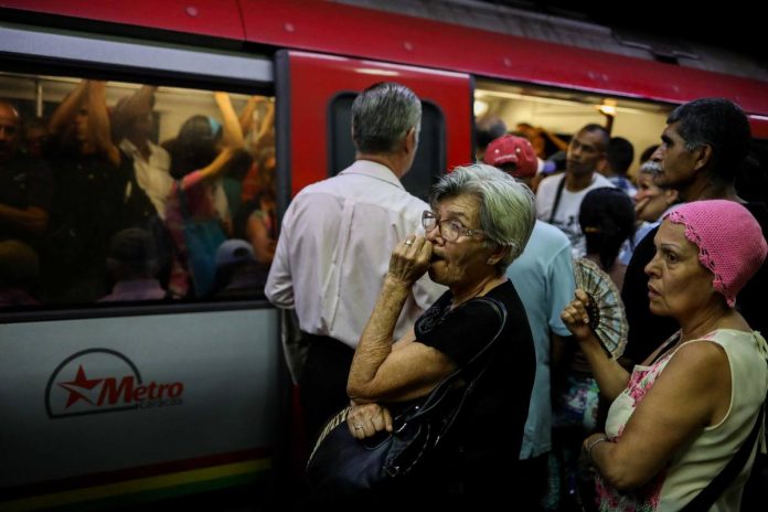 Caraqueños deberán usar tapabocas para poder usar el Metro de Caracas 7 Apenas 11 trenes operan en la línea 1 del Metro de Caracas
