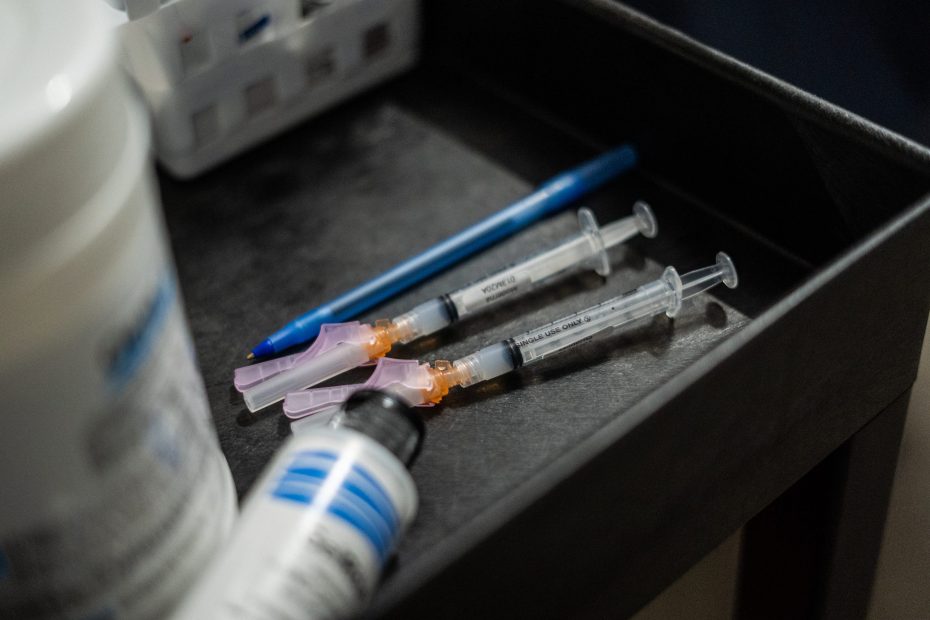 Una enfermera pierde su trabajo tras un vídeo que revela que robó la vacuna Covid