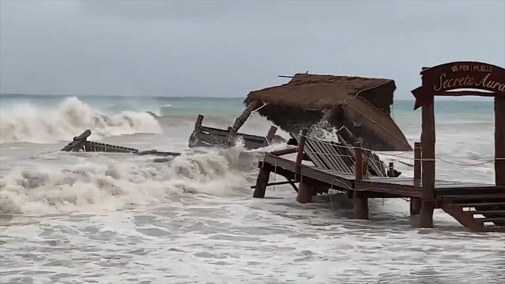 tormenta tropical mientras cruza Yucatán